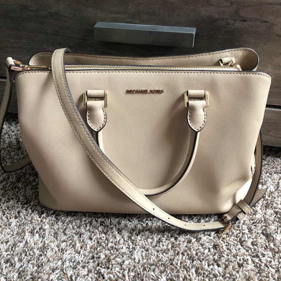 Micheal Kors Savannah Satchel - Picture 2 of 5